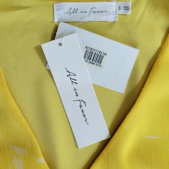 🌟 NWT ALL IN FAVOR Yellow White Floral Wrap Dress with Ruffles Women's Size S - Picture 2 of 8